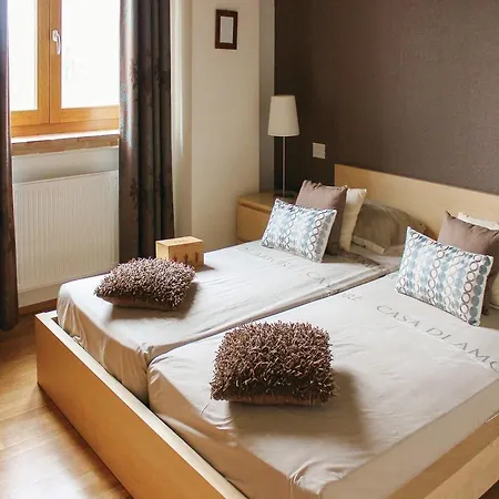 Five-bedroom Holiday In Montemarciano Feriehus *