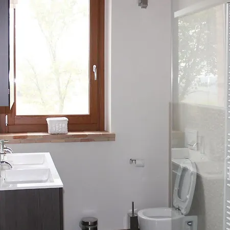 Five-bedroom Holiday In Montemarciano בית נופש *